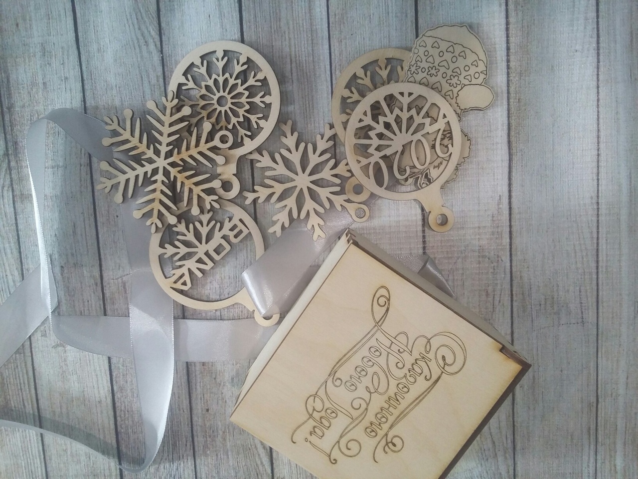 Laser Cut Wooden Box With Snowflake Toys 100x100x75mm Free Vector File