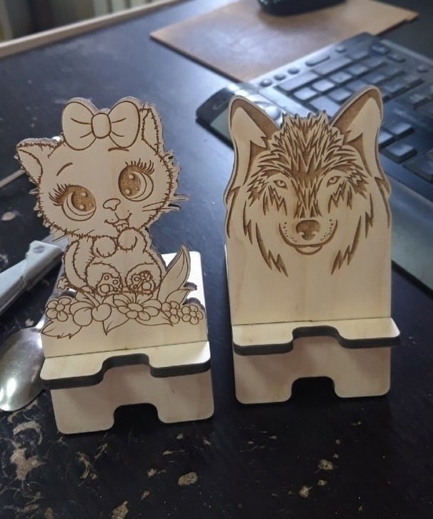 Wolf And Kitty Mobile Phone Stands Laser Cut Free Vector File